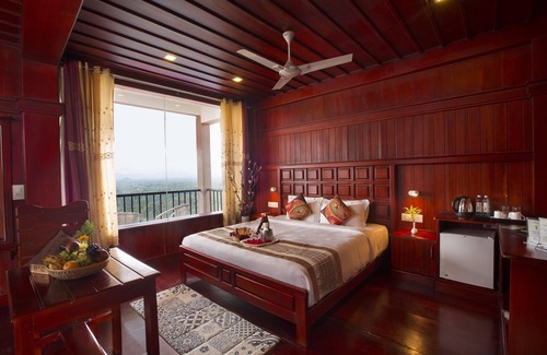 Polibetta Hotel | Inviting Coorg Cliffs Resort: Pool, Dining & Family Fun