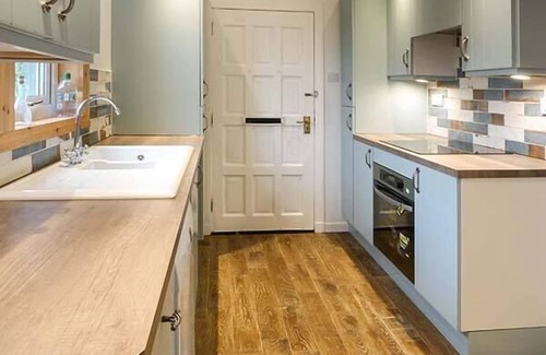 Nairn Cottage | Family-Friendly COORIE DOON: Oceanfront Holiday Cottage
