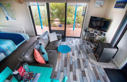 Bonney Ski Chalet | Cozy Coorong Cabins with Ocean Views, Rated 9.7 by Guests