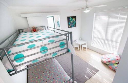 Bonney House | Oceanfront Coorong Lakeside Cottage with Amazing Reviews