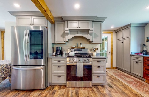 Roxbury House | Coos Canyon: Firepit, Swimming Hole & Pet-Friendly Retreat