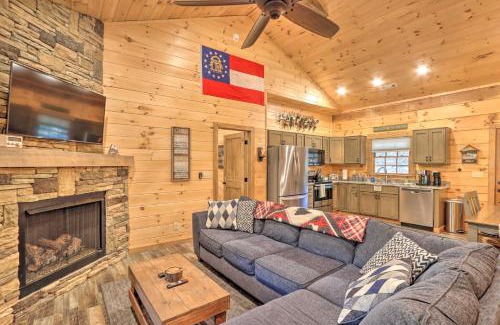 Ellijay House | Relaxing Coosawattee River Resort Cabin with Hot Tub