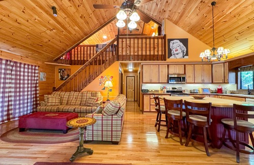 Ellijay Cabin | Pet-Friendly Coosawattee Riverfront Cabin with Hot Tub & Gazebo