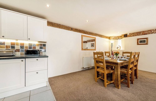Beccles Cottage | Pet-Friendly COOT: Cozy Cottage with Spa and Hot Tub