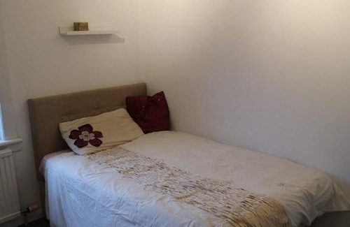 Motherwell House | Pet-Friendly Retreat Near Cop26: Ideal for Families