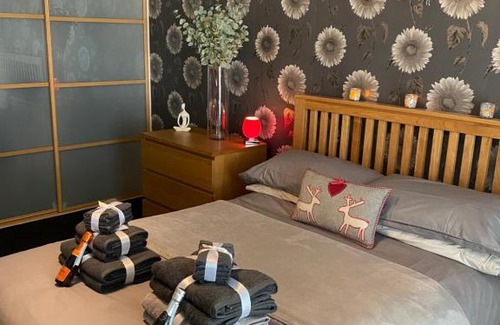 Glasgow Westend Apartment | Discover COP26 @ The Harbour: Family & Pet Friendly Stay