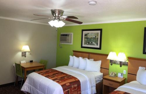 Kingman Hotel | Pet-Friendly Copa Motel with Pool & Kitchen Amenities