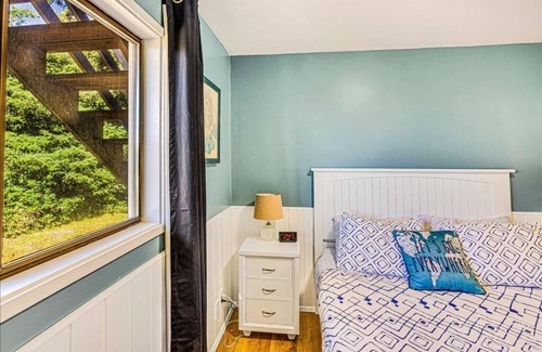 Copalis Beach House | Cozy Copalis Beach Cottage - Pet and Child Friendly Retreat