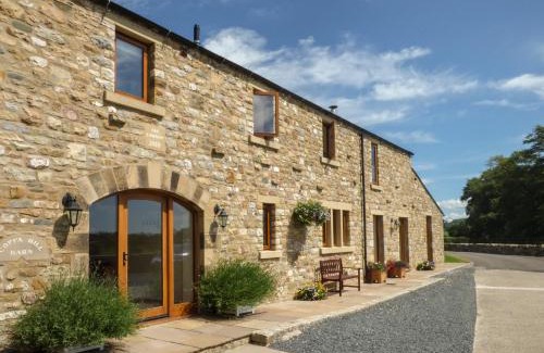 Ingleton House | Discover Coppa Hill Barn: Family-Friendly Retreat with Pool