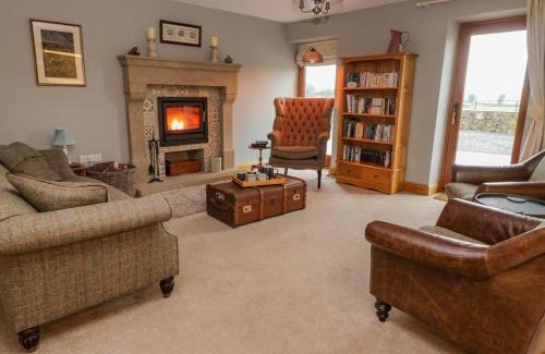 Ingleton House | Discover Coppa Hill Barn: Family-Friendly Retreat with Pool