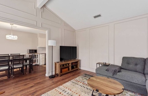 Coppell House | Modern Coppell Home with Pet-Friendly Amenities