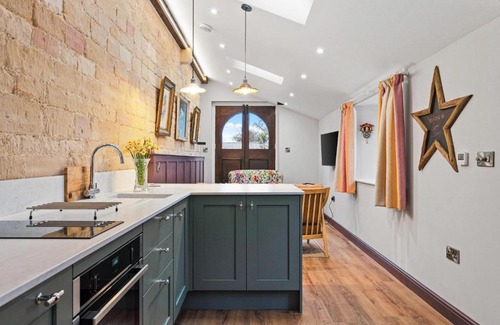 Empingham House | Idyllic Copper Beech Cottage - Perfect for Families!