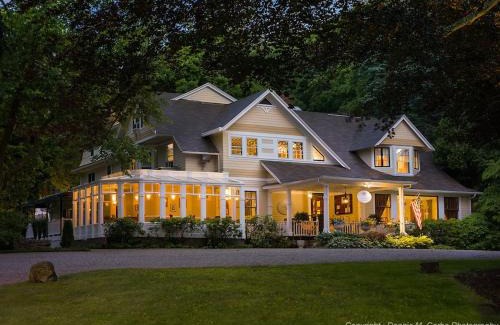 Ivoryton Hotel | Elegant Copper Beech Inn: 5-Star Retreat with Unique Amenities