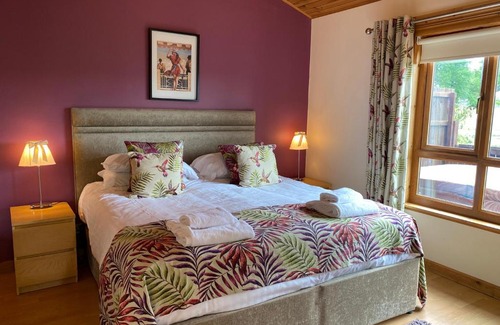 Cupar Ski Chalet | Relaxing Copper Beech Lodge with Hot Tub & Family Friendly