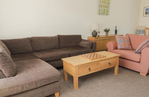 Dersingham House | Delightful Copper Beeches: 4-Star with Ocean Views