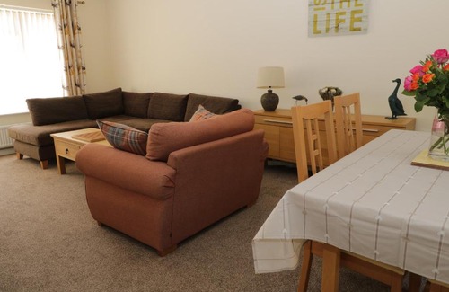 Dersingham House | Delightful Copper Beeches: 4-Star with Ocean Views