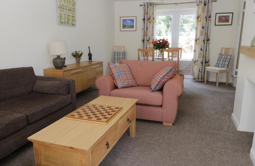 Dersingham House | Delightful Copper Beeches: 4-Star with Ocean Views