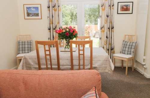 Dersingham House | Delightful Copper Beeches: 4-Star with Ocean Views