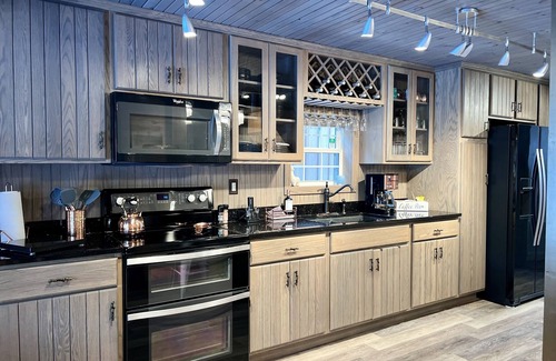 Sigel House | Relax at Copper Kettle Lodge: Rated 9.8 with Spa & Hot Tub