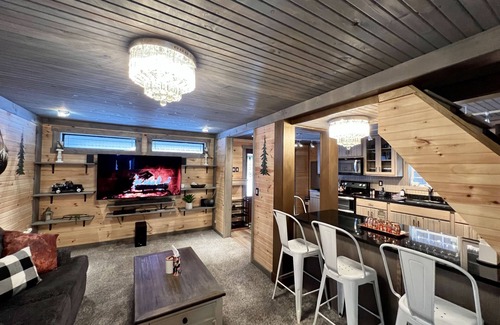 Sigel House | Relax at Copper Kettle Lodge: Rated 9.8 with Spa & Hot Tub
