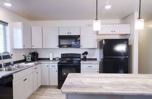 Butte House | Copper King Extended Stay Collection - Fully Furnished 2 bedroom duplex house