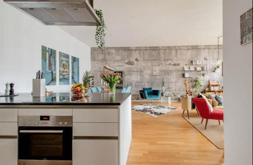 Friedrichshain Apartment | Discover Copper Loft: Exceptional Stay in Friedrichshain