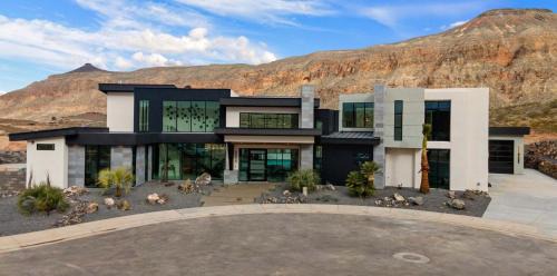 Hurricane House | Elegant Copper Rock with Private Pool & Hot Tub Retreat