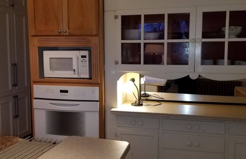 Altamont House | Pet-Friendly Copper Smarthouse with 4K TV & Kitchen