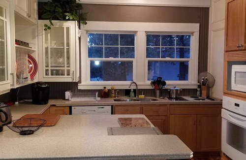 Altamont House | Pet-Friendly Copper Smarthouse with 4K TV & Kitchen