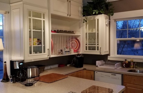 Altamont House | Pet-Friendly Copper Smarthouse with 4K TV & Kitchen