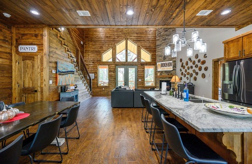 Broken Bow Cabin | Experience Copper Top Ridge: 3-Bed Retreat with Hot Tub