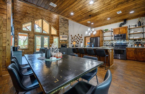 Broken Bow Cabin | Experience Copper Top Ridge: 3-Bed Retreat with Hot Tub