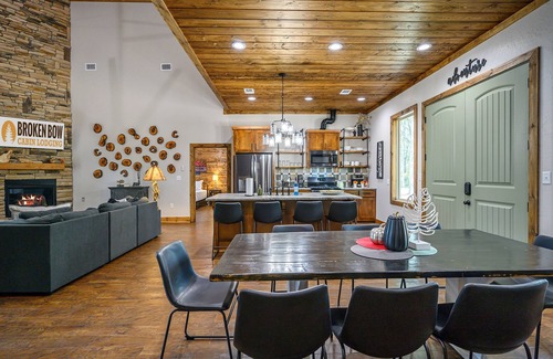 Broken Bow Cabin | Experience Copper Top Ridge: 3-Bed Retreat with Hot Tub