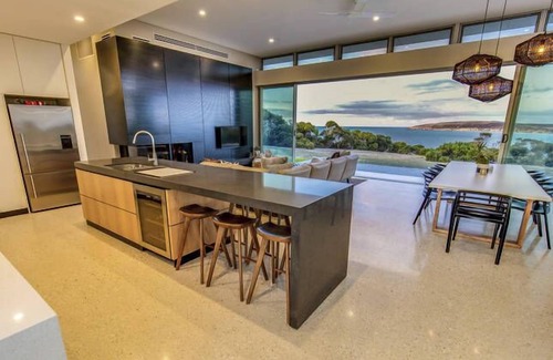 Emu Bay House | Experience CopperstoneKI: Beach House with Pool & Breakfast