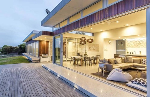 Emu Bay House | Experience CopperstoneKI: Beach House with Pool & Breakfast