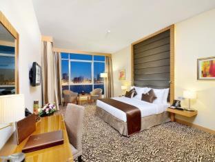 Al Majaz Hotel | Beachfront Bliss at Copthorne Hotel Sharjah - 4 Star Stay
