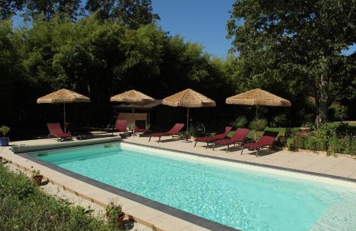 Saint-Julien-de-Lampon Apartment | Discover Coquelicots Dordogne: Pet-Friendly & Oceanfront Stay