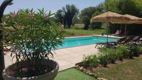Saint-Julien-de-Lampon Apartment | Discover Coquelicots Dordogne: Pet-Friendly & Oceanfront Stay