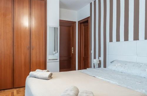 Mendebaldea Apartment | Charming 2-Bedroom Apartment for Families - Highly Rated!