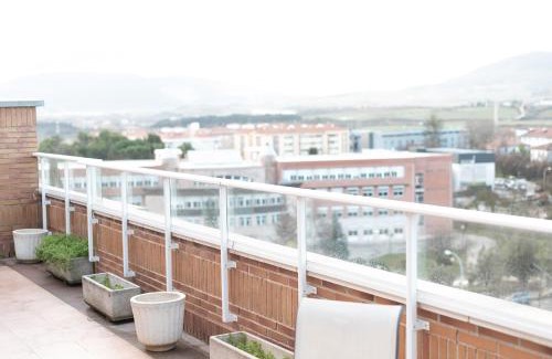 Mendebaldea Apartment | Charming 2-Bedroom Apartment for Families - Highly Rated!