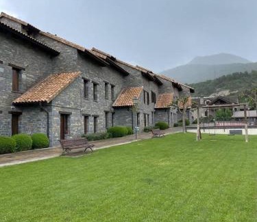 Broto Apartment | Stylish Duplex Apartment in Fiscal – Guest Rated 9.7