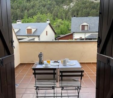Broto Apartment | Stylish Duplex Apartment in Fiscal – Guest Rated 9.7