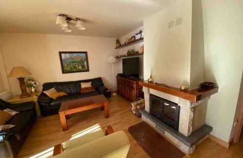Panticosa Apartment | Charming Central Getaway in Panticosa for Families