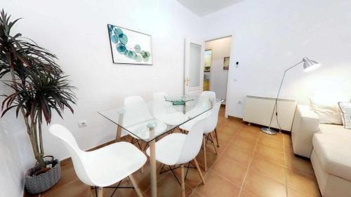 Zahara de los Atunes Apartment | Cozy Apartment in Zahara with Pool and Pet-Friendly Options