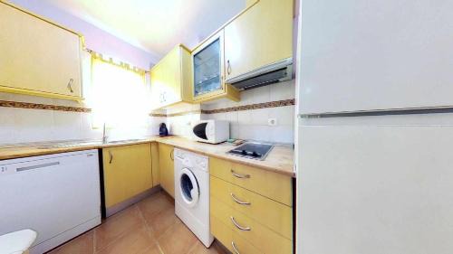 Zahara de los Atunes Apartment | Cozy Apartment in Zahara with Pool and Pet-Friendly Options