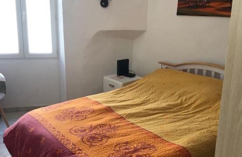 La Palme House | Charming Village Home in a Quaint Location, Family Friendly