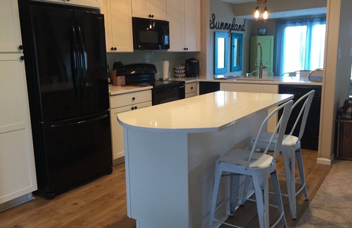 Southend House | Coquille BeachTownhouse: Steps to Private Beach & Pool