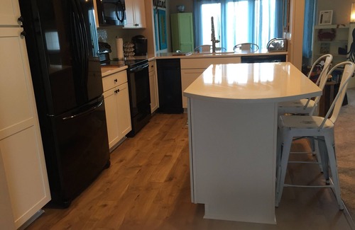Southend House | Coquille BeachTownhouse: Steps to Private Beach & Pool