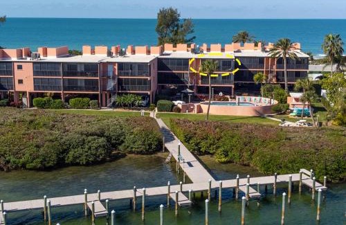 Bradenton Beach House | Coquina Moorings 203: Top-Rated Stay with Pool & Breakfast