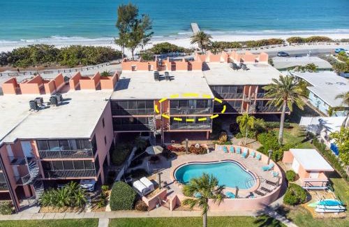Bradenton Beach House | Coquina Moorings 203: Top-Rated Stay with Pool & Breakfast
